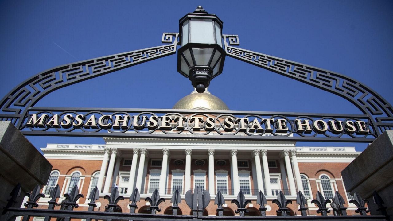 State Senators respond to State Auditor hiring outside law firm in leg­is­lature audit fight