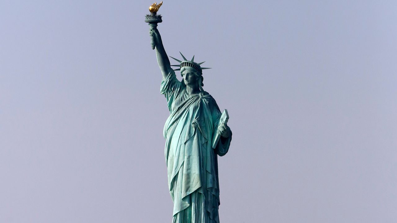 NY Chips In to Keep Statue of Liberty Open During Shutdown