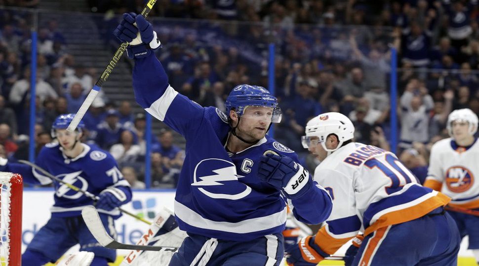 Tampa Bay Lightning center Steven Stamkos (91) celebrates with the