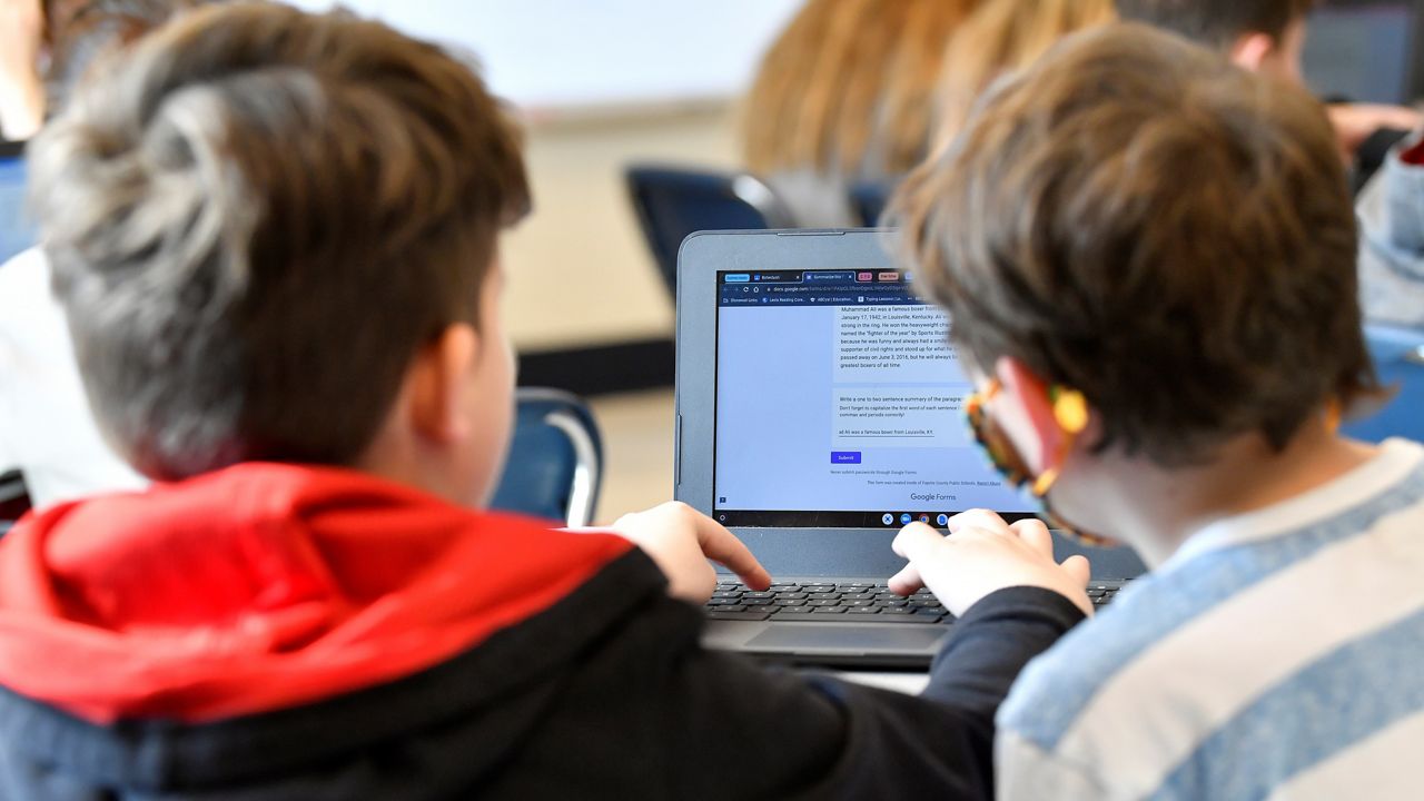 Arkansas teachers brace for AI in schools with ChatGPT