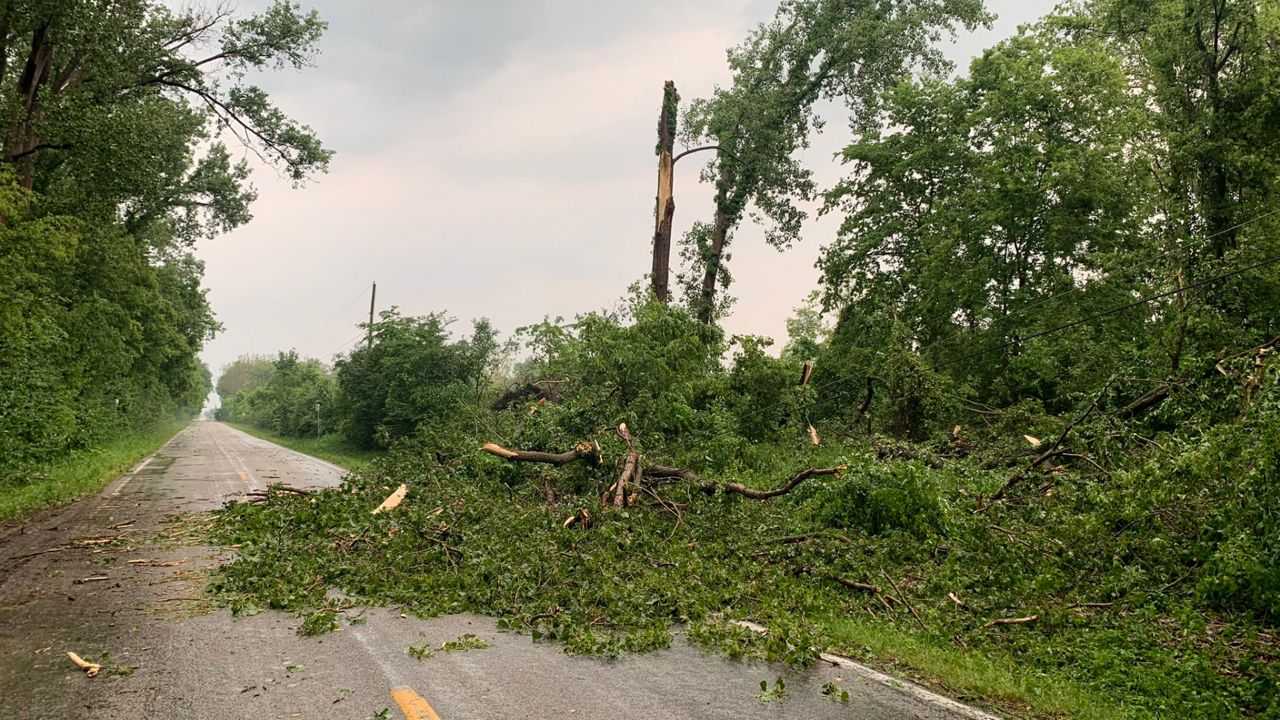 Tornado destroys damages winds 300km