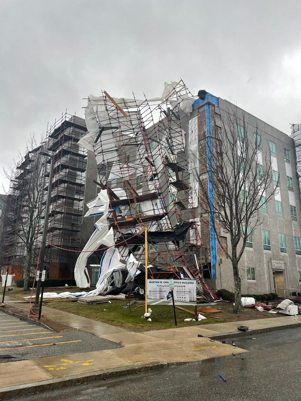 Scaffolding collapsed at Cross Office building in Augusta due to heavy winds, according to Capitol Police. (Facebook/Capitol Police Maine)