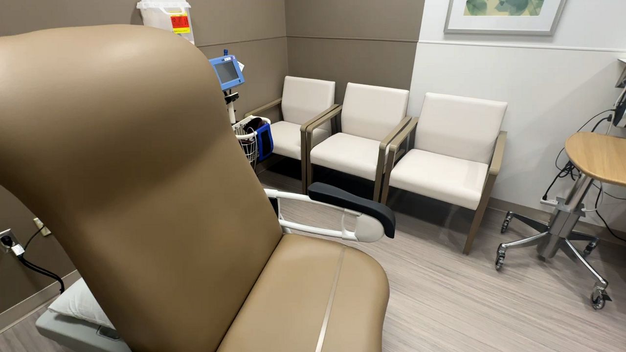 Doctor shares the helpful acronym to spot symptoms of a stroke