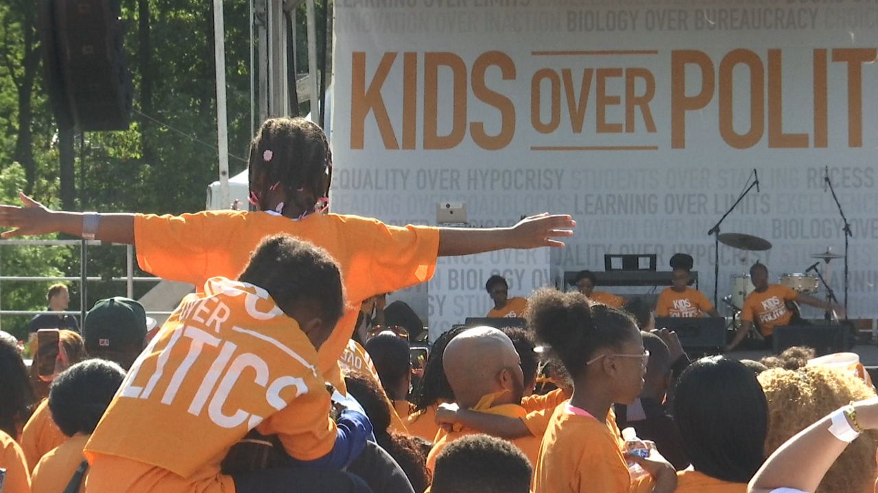 Thousands Rally in Support of More Space for Charter Schools