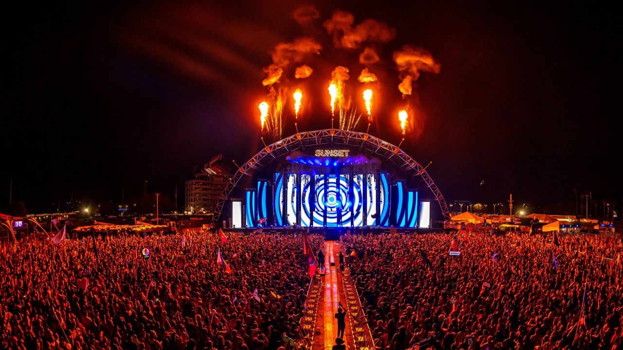 A view of the crowd and one of the event stages at Sunset Music Festival in 2022 at Raymond James Stadium's north lot in Tampa. (Photo: Sunset Music Festival)