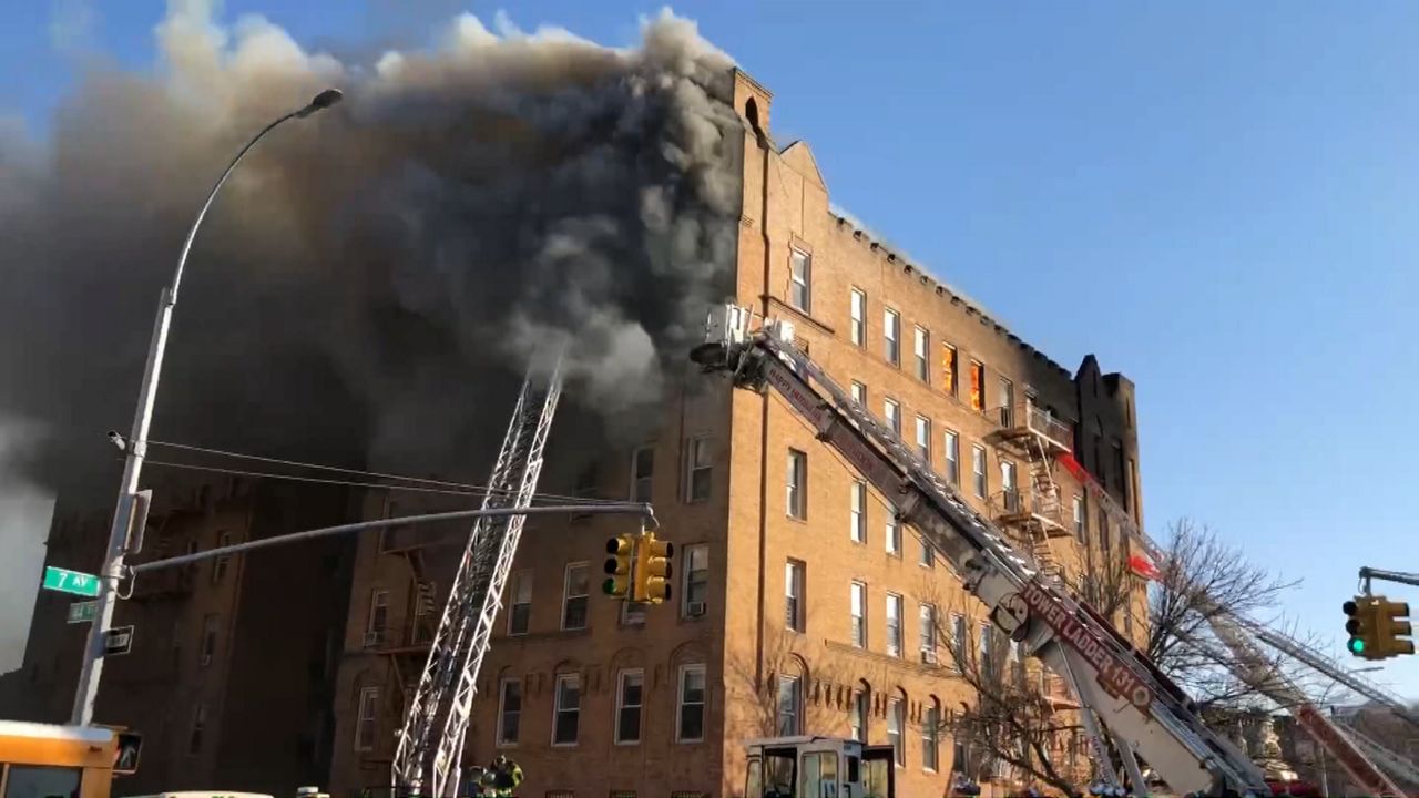 Fuego en Sunset Park.