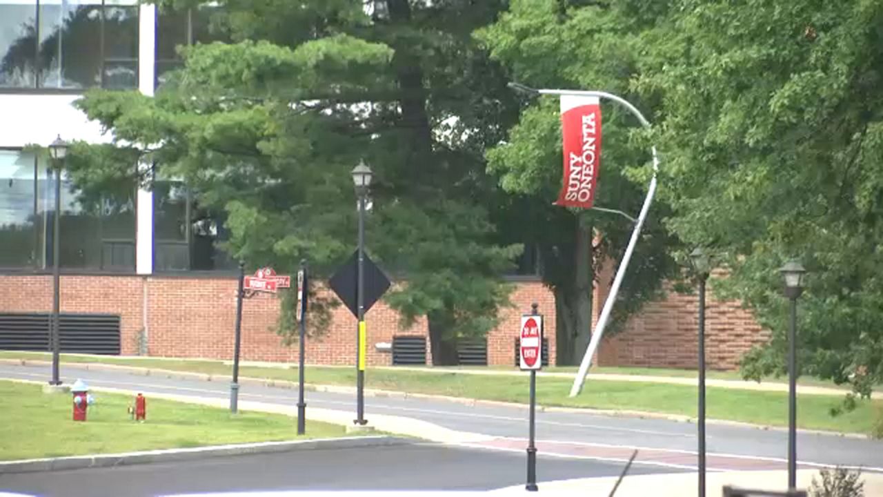 Photo of SUNY Oneonta Students Partying Despite Virus