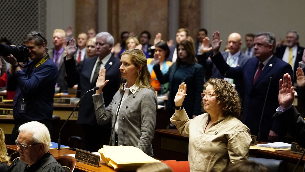 House members of the 2025 Kentucky General Assembly are sworn in on Jan. 7, 2025 (Spectrum News 1/Mason Brighton)