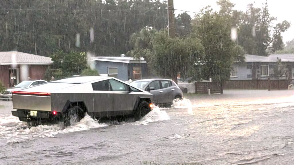 Flooding in Tampa Bay causes problems for car owners and buyers