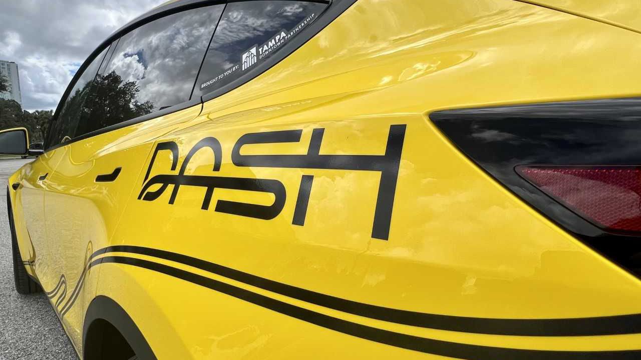 DASH's new emission-free vehicles are painted yellow and black. (Courtesy of Tampa Downtown Partnership)