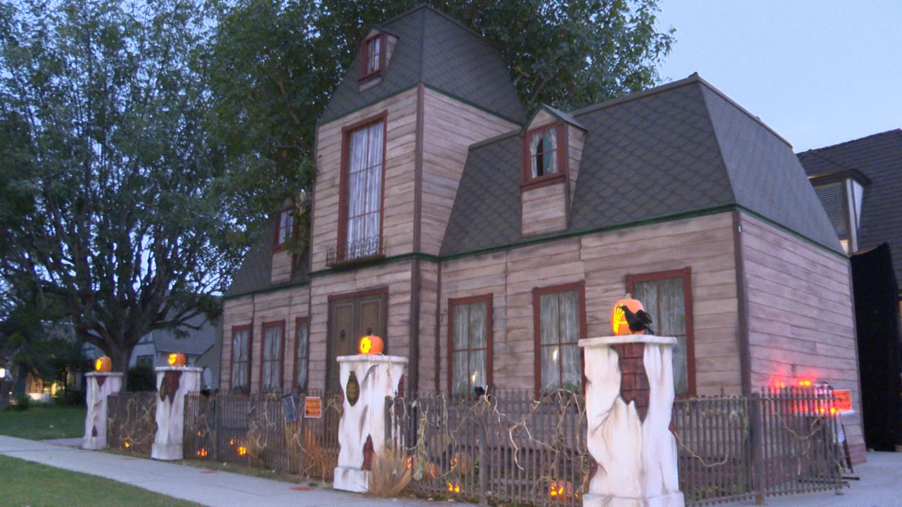 Burbank Family Delivers Creepy Fun With Haunted Manor