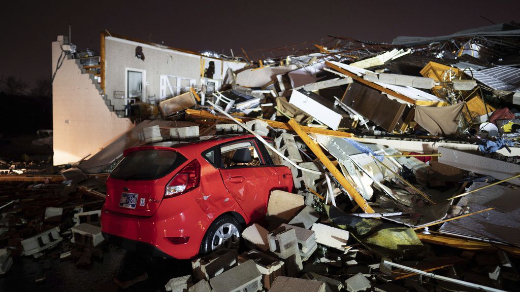 6 dead, nearly 2 dozen injured in apparent Tennessee tornado