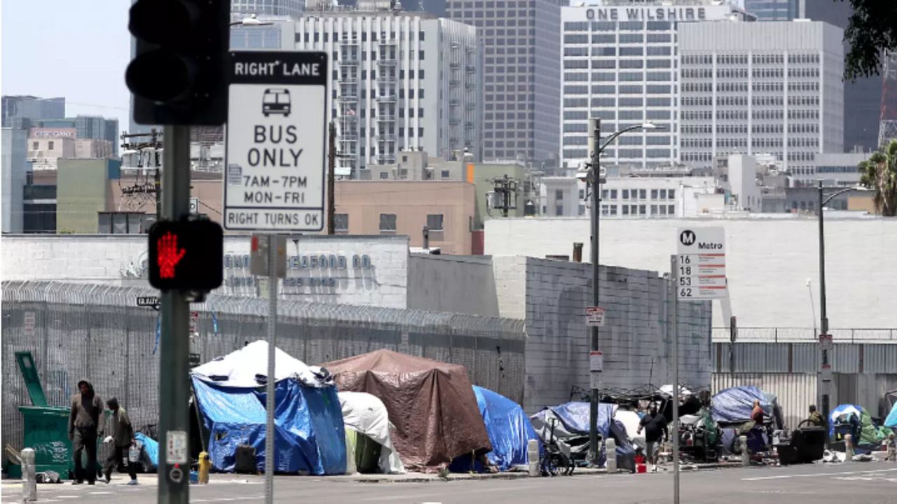 Tents that serve as shelter for homeless people line the sidewalk in downtown Los Angeles. (Luis Sinco / Los Angeles Times)