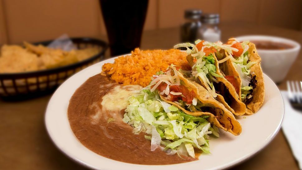 Plate of tacos.