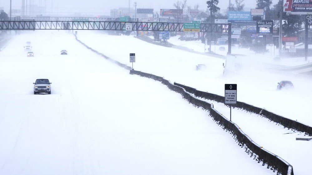 A Texas roadway is covered in snow in this file image. (AP photo)