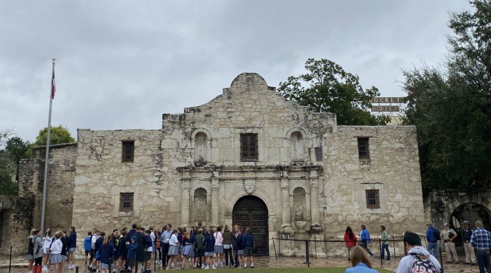 Visitors in front of The Alamo (Spectrum News/File)