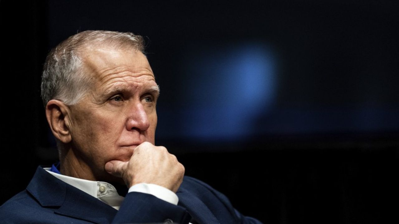 Tillis Apologizes for Failing to Keep Mask on at White House