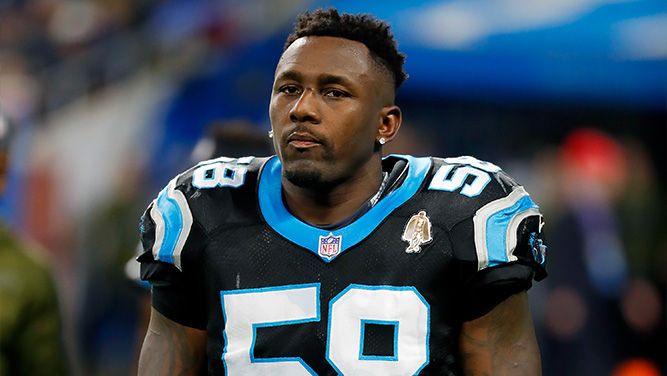 Carolina Panthers linebacker Thomas Davis (58) before the NFL football game  between the New Orleans Saints and the Carolina Panthers on Sunday  September 24, 2017 in Charlotte, NC. Jacob Kupferman/CSM Stock Photo - Alamy