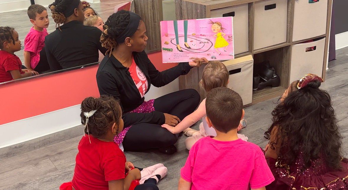 Dance instructor Triana Jefferson is reading a storybook to kids at Bella Ballerina studio in Huntersville (Spectrum News 1/Jennifer Roberts)