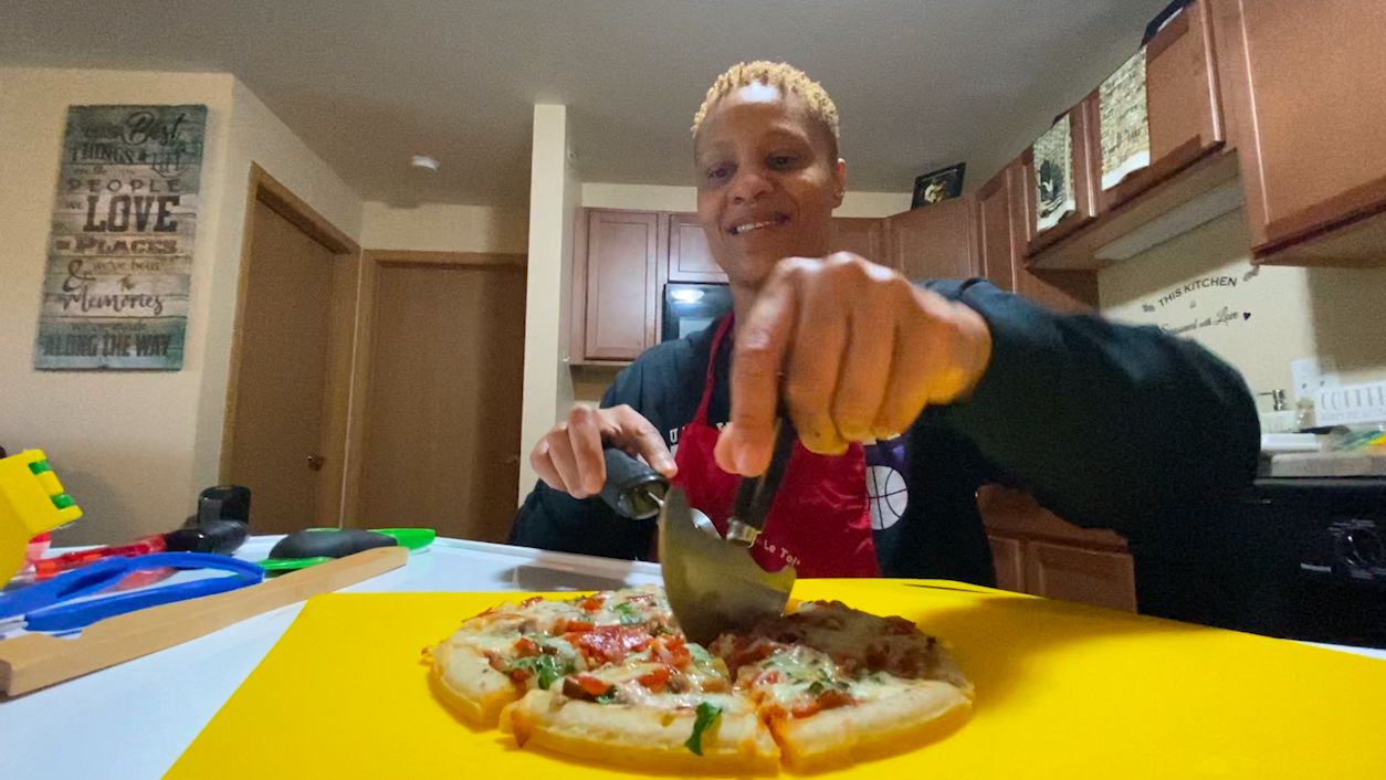 Veteran teaches how to cook creatively with adaptive tools