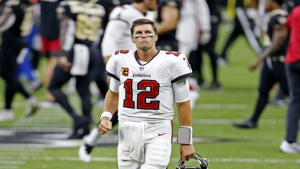 First look of Tom Brady in Buccaneers jersey is strange