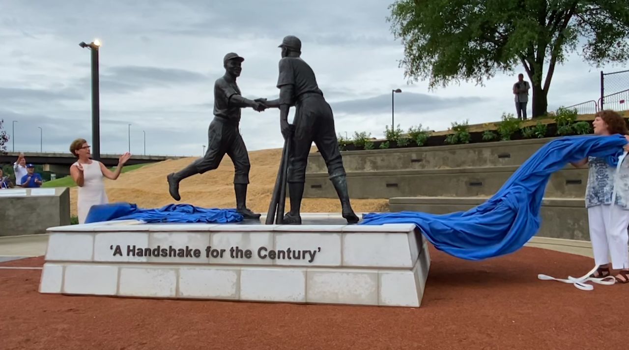 Dodgers news: Jackie Robinson & George Shuba handshake statue - True Blue LA