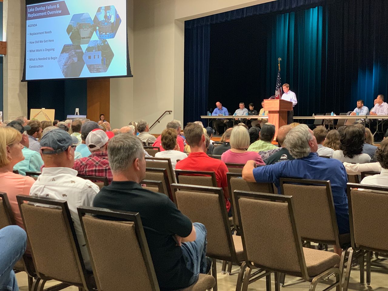Roughly a thousand people attend a town hall meeting to address the future of Lake Dunlap. The town hall was hosted by the Preserve Lake Dunlap Association and took place June 5, 2019. (Stacy Rickard/Spectrum News)
