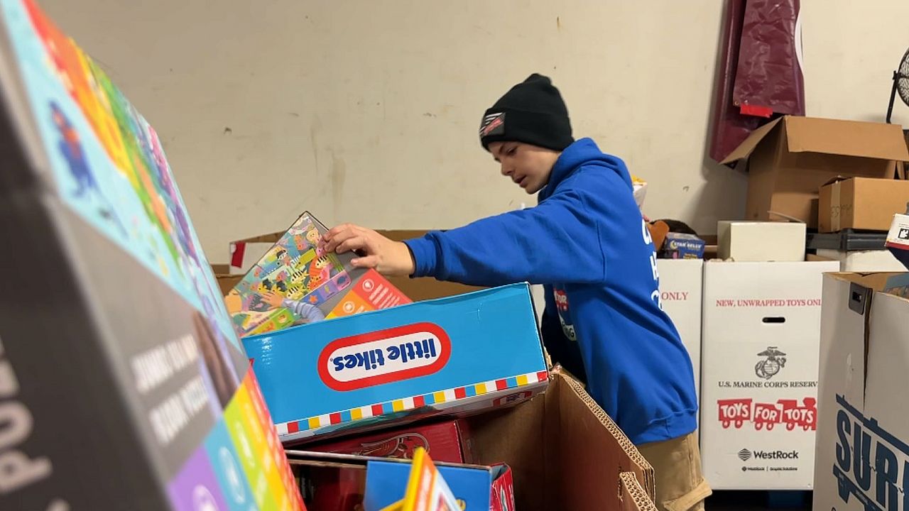 toys for tots youth volunteer