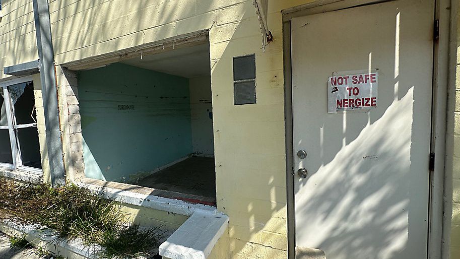 Some homes in the Sunset Beach neighborhood of Treasure Island still look similar to the way they did in the weeks after Hurricane Helene in September 2024. (Spectrum News/Angie Angers)