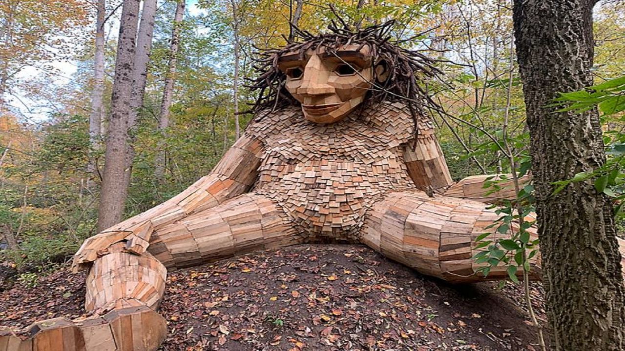 Outdoor troll installations inspired by aviation