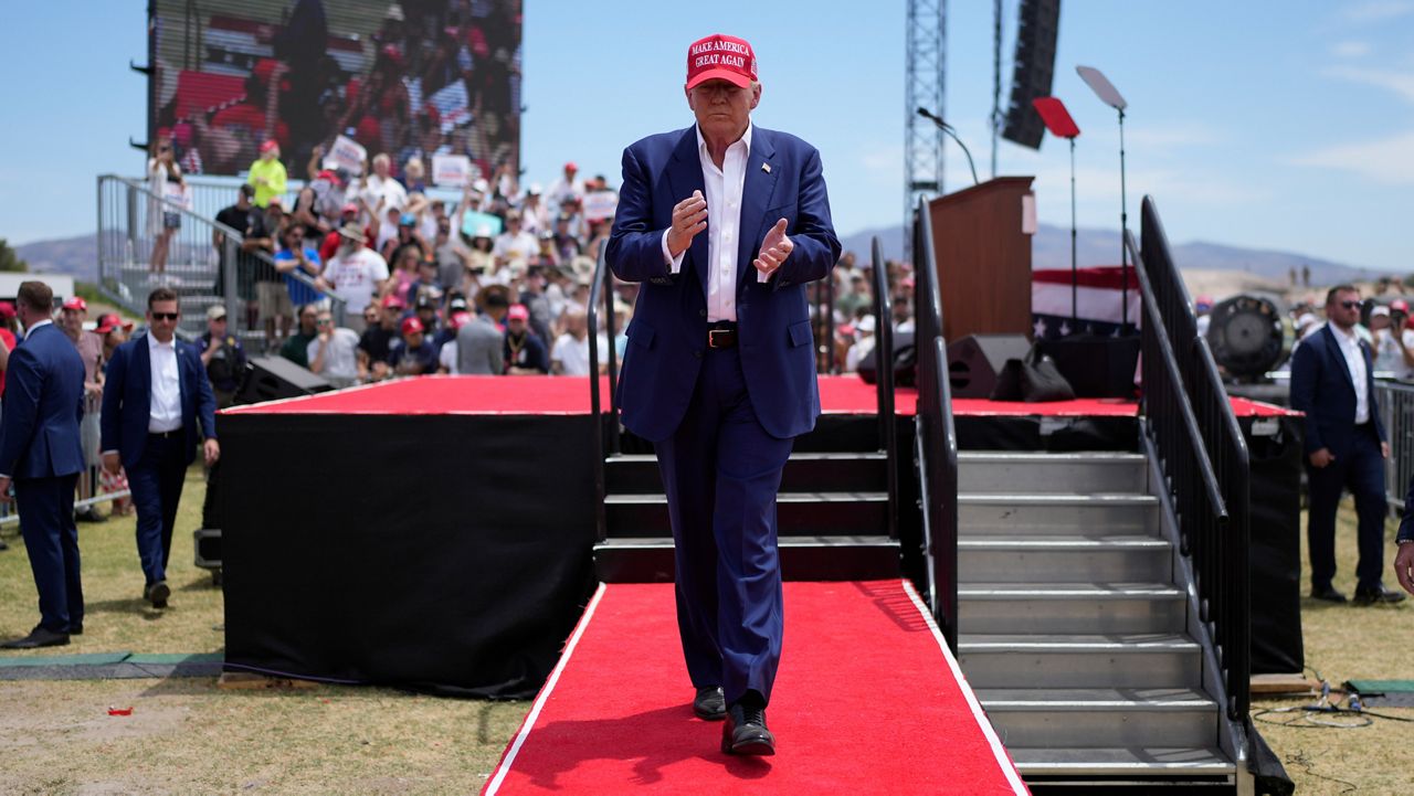 Trump pumps up supporters at scorching Las Vegas rally