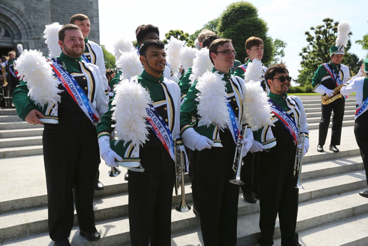 Trumpeters Pose