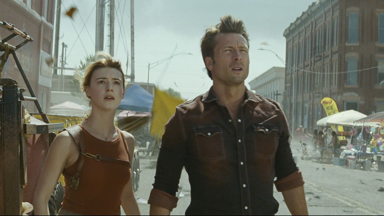 This image released by Universal Pictures shows Glen Powell, right, and Daisy Edgar-Jones in a scene from "Twisters." (Universal Pictures via AP)