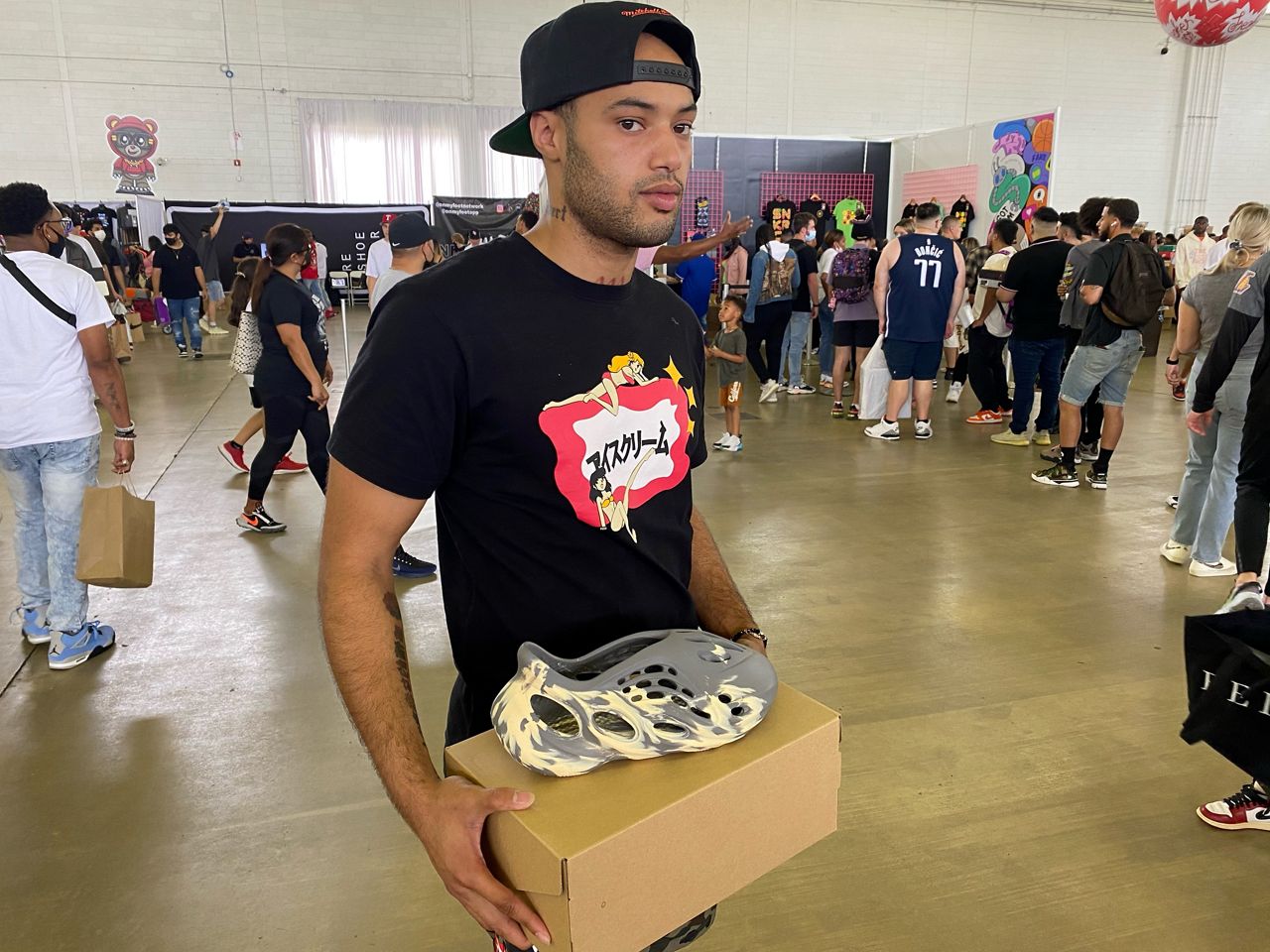 Sneaker store con selling