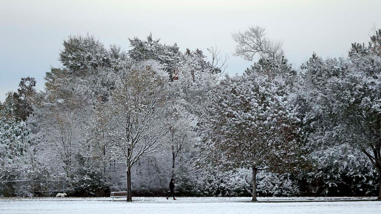 Texans brace for winter storm as officials warn of more snow later in the week. (Photo Source: Associated Press/Orlin Wagner)