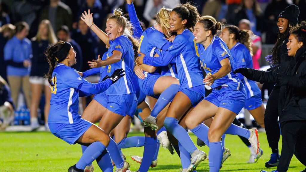 Wahiawa native Sunshine Fontes, far left, capped her college career with an NCAA championship on Monday night.