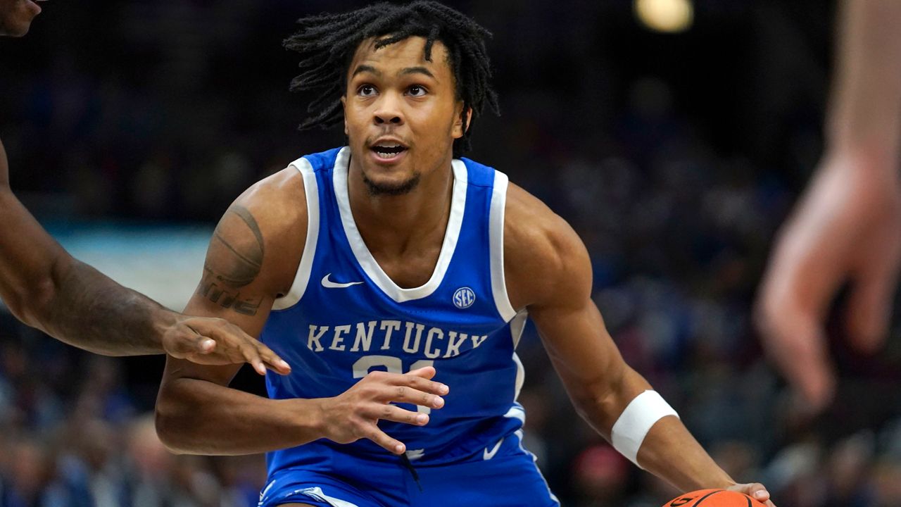 No. 1 Kansas edges No. 17 Kentucky 89-84