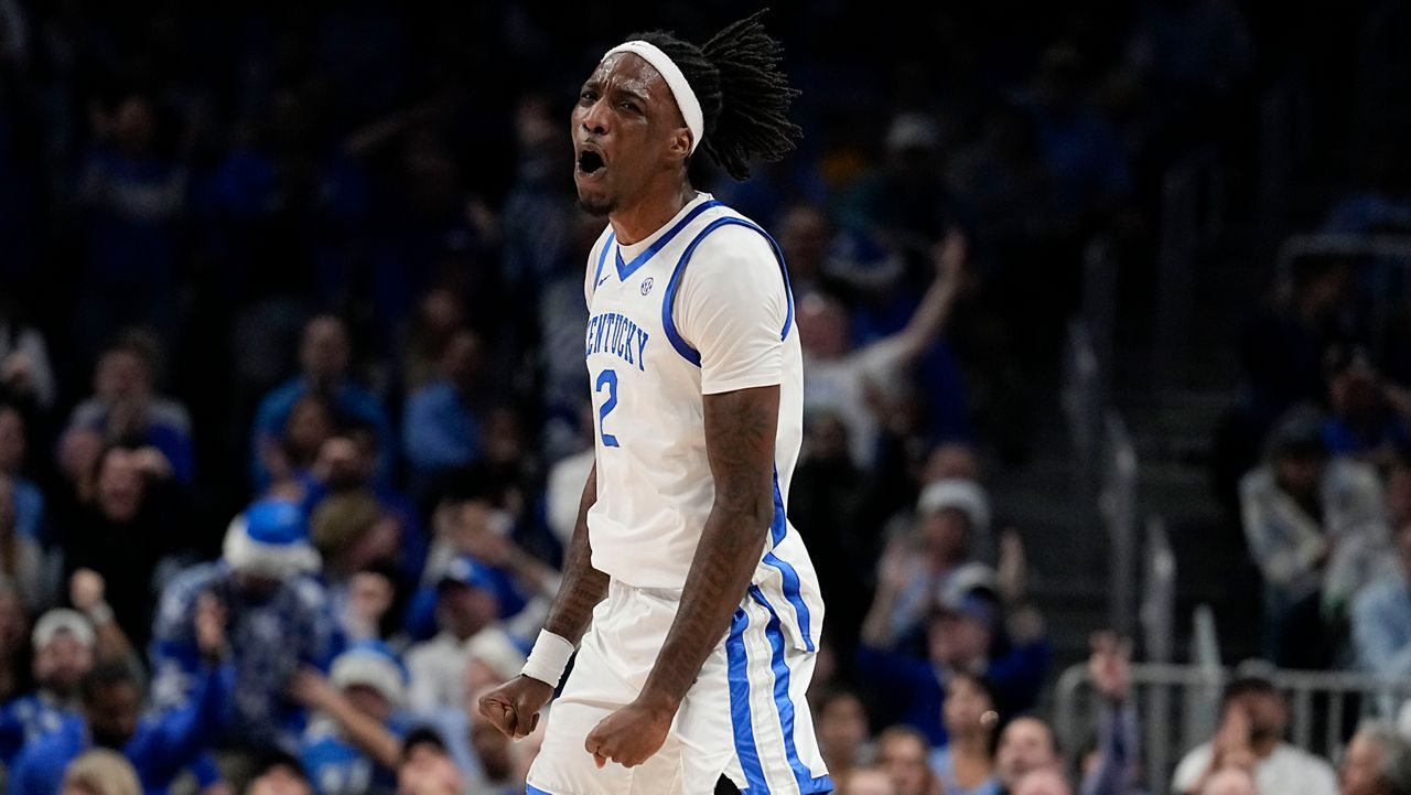 Bradshaw's 3-pointer propels No. 6 Kentucky to an 87-85 win at Florida in their SEC opener