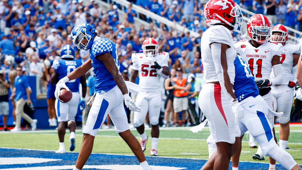 Kentucky put on a dominant performance against Youngstown State last week but coach Mark Stoops wants his team to clean up some of their sloppy play. (AP Photo/Michael Clubb)