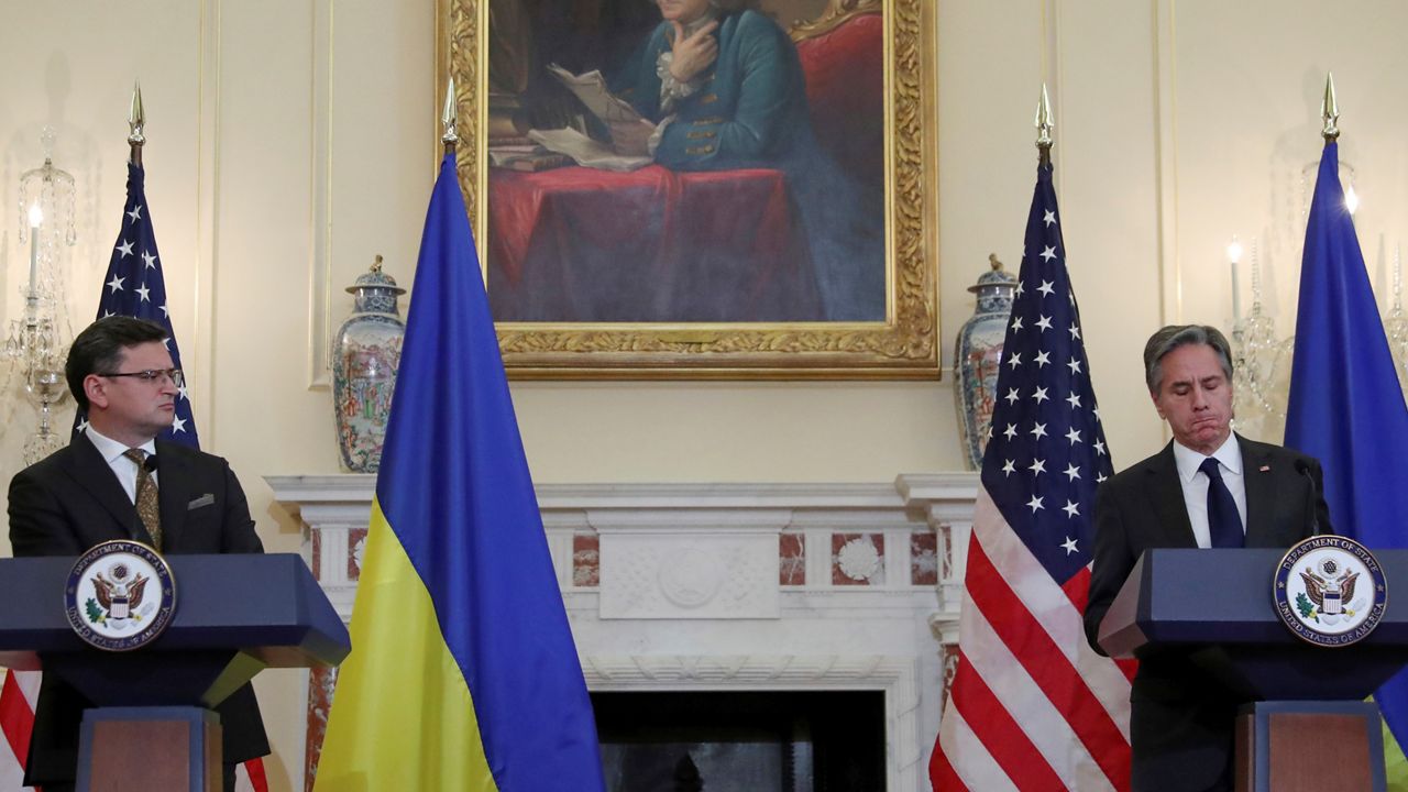 AS mencari keseimbangan karena kekhawatiran tumbuh Rusia dapat menyerang Ukraina