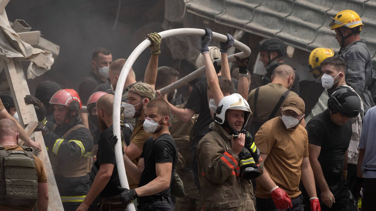 Kyiv mourns after Russian missile hits children's hospital