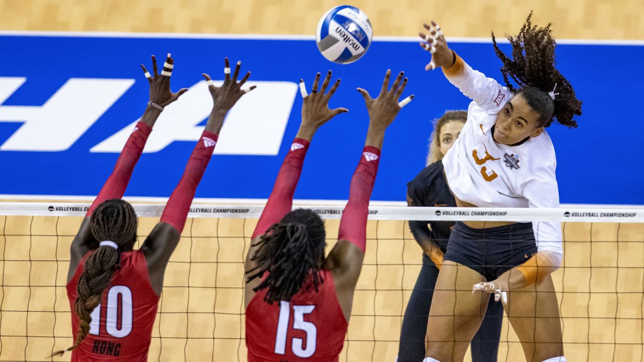 Louisville Volleyball Vs Texas Volleyball 2022 Ncaa Women'S