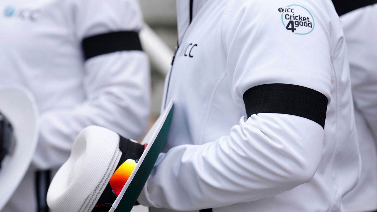 Sports in Britain resume, pay tribute to Queen Elizabeth II