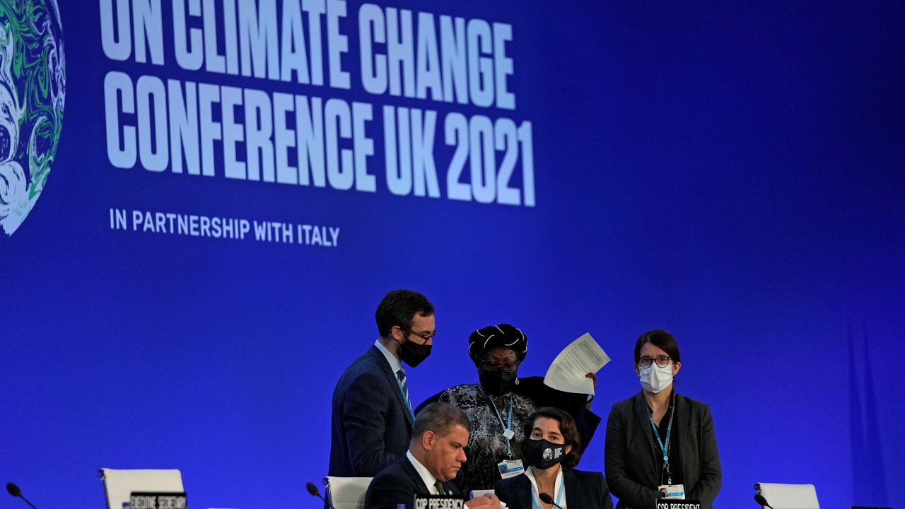 Negara-negara mencapai kesepakatan iklim dengan kompromi batu bara