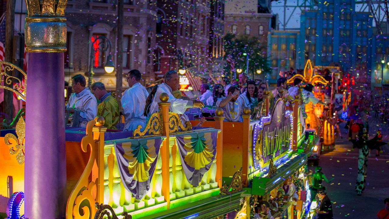 Universal Studios Florida guests can enjoy a nightly parade with floats, hundreds of street performers, and tons of beads during Mardi Gras: International Flavors of Carnaval, running from Feb. 1 - March 30, 2025. (Photo: Universal Orlando)