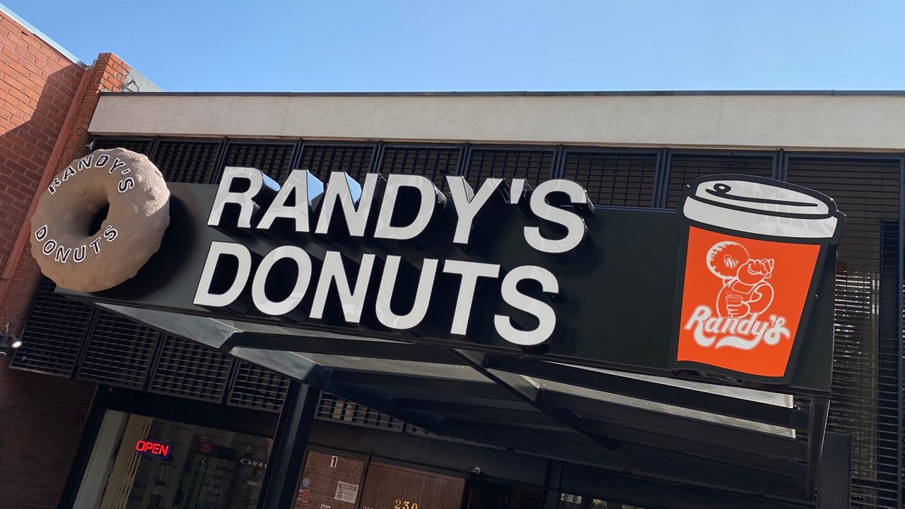 Randy's Donuts Pasadena