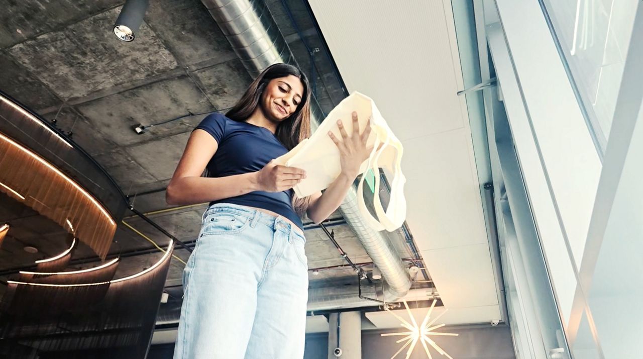 Everyday Hero: Teen's tote bags turn creativity into climate action