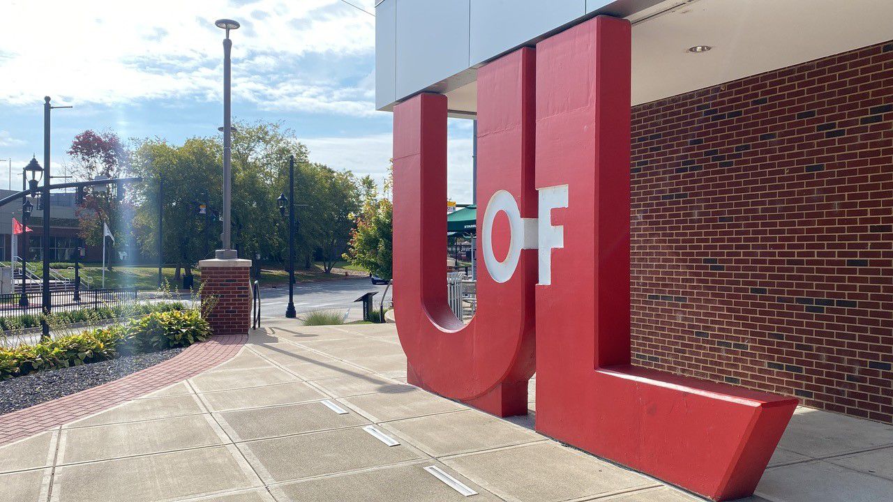 uofl sign on louisville's campus