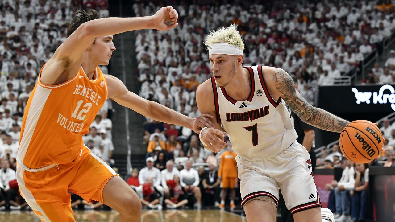 Louisville falls to 1-1 in 77-55 loss to No. 12 Tennessee