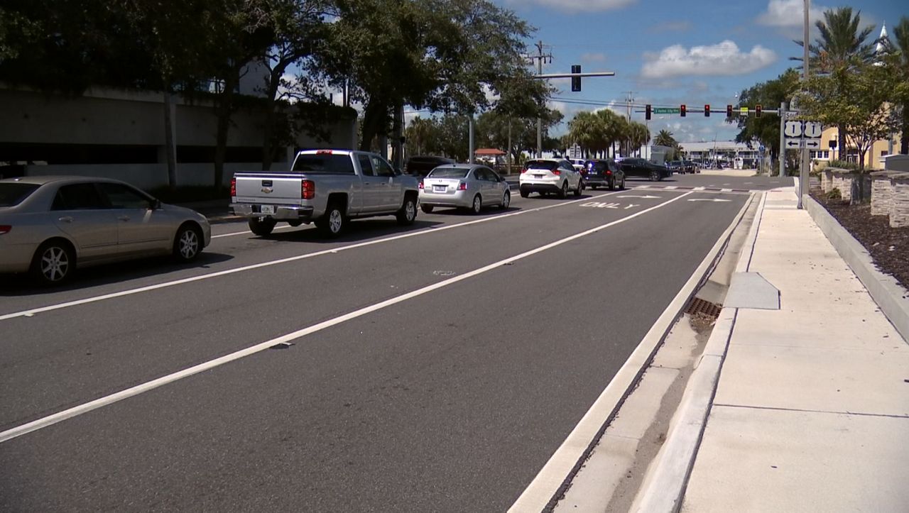 Congestion develops for westbound US-192 drivers wanting to continue straight at US-1.